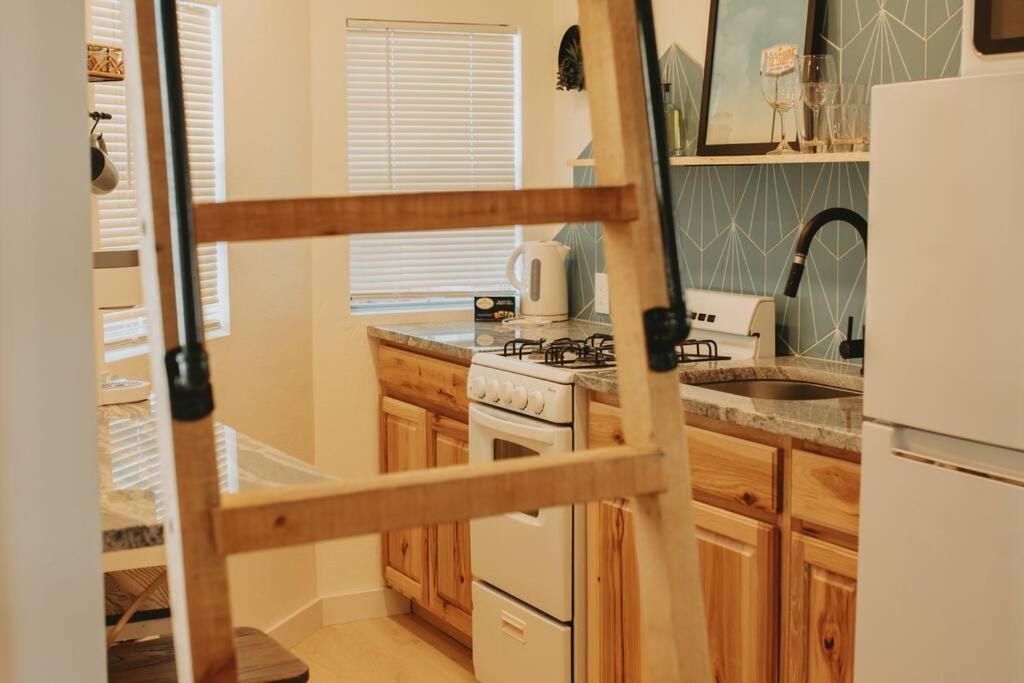 Agave Tiny House At Cactus Flower-Hot Tub-Pet Friendly-No Pet Fees! Albuquerque Exterior photo