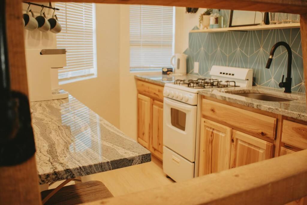 Agave Tiny House At Cactus Flower-Hot Tub-Pet Friendly-No Pet Fees! Albuquerque Exterior photo
